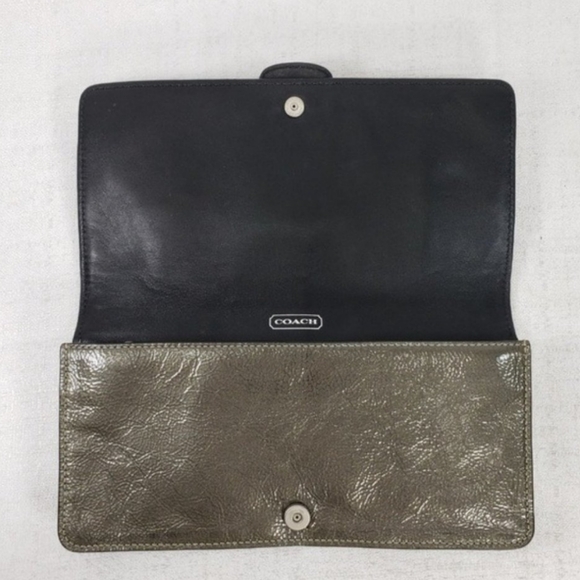 COACH 💚 Clutch/Wallet - Picture 3 of 5